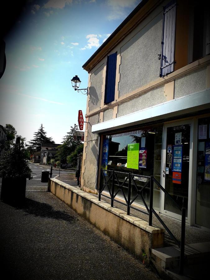 B&B Chez Annie Saint-Martin-de-Gurçon Eksteriør billede