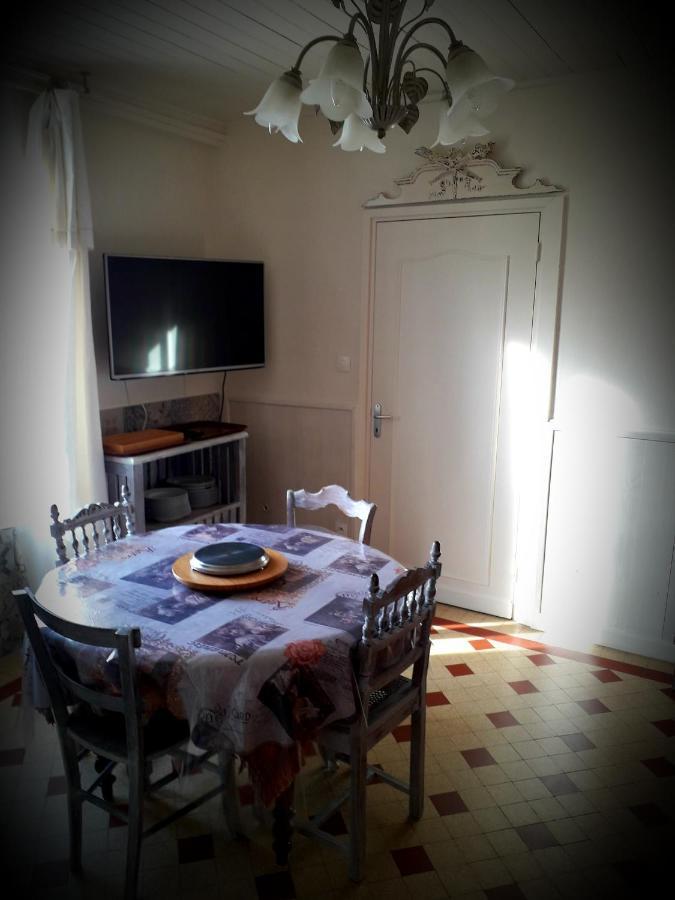 B&B Chez Annie Saint-Martin-de-Gurçon Eksteriør billede